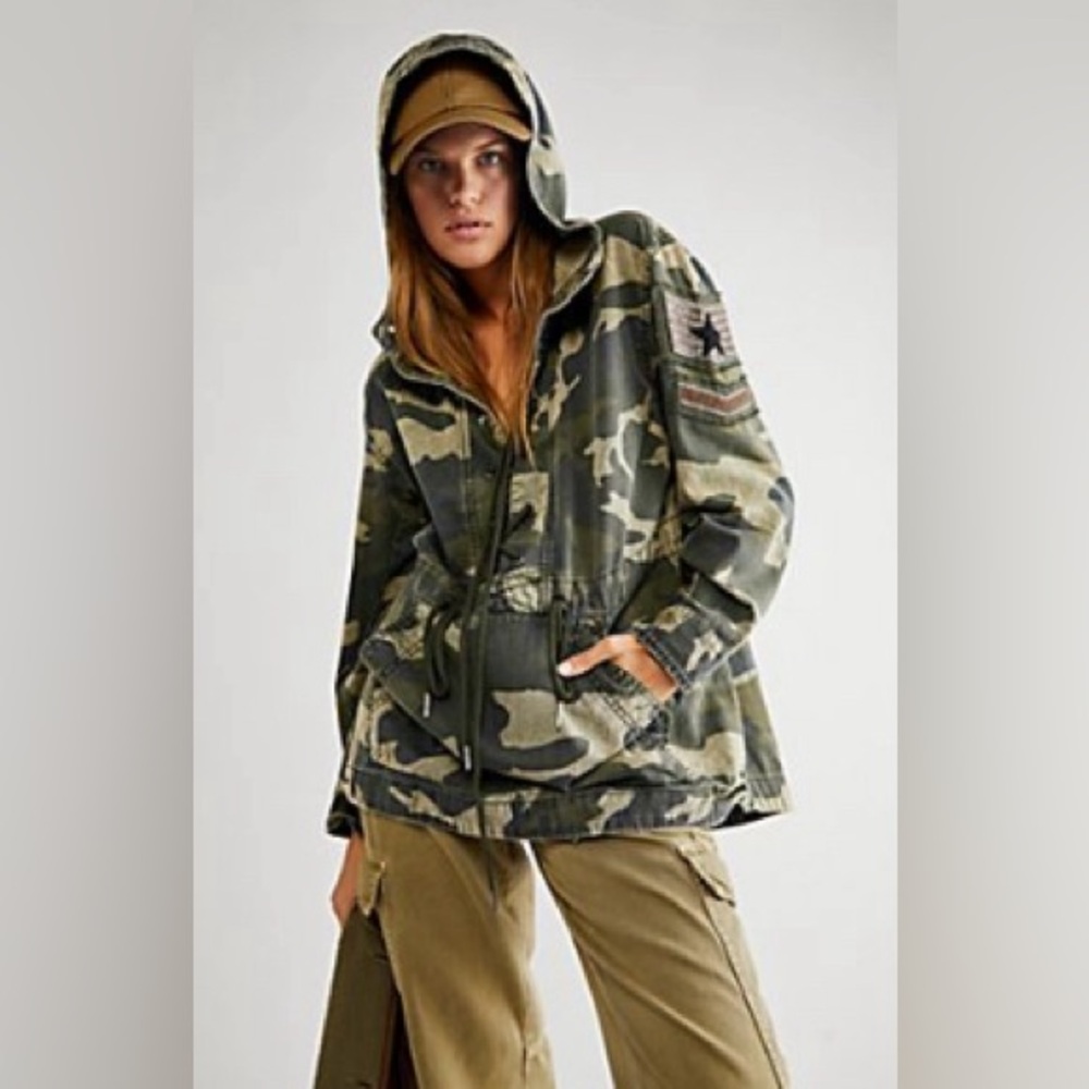 Printed Ember Military Pullover
